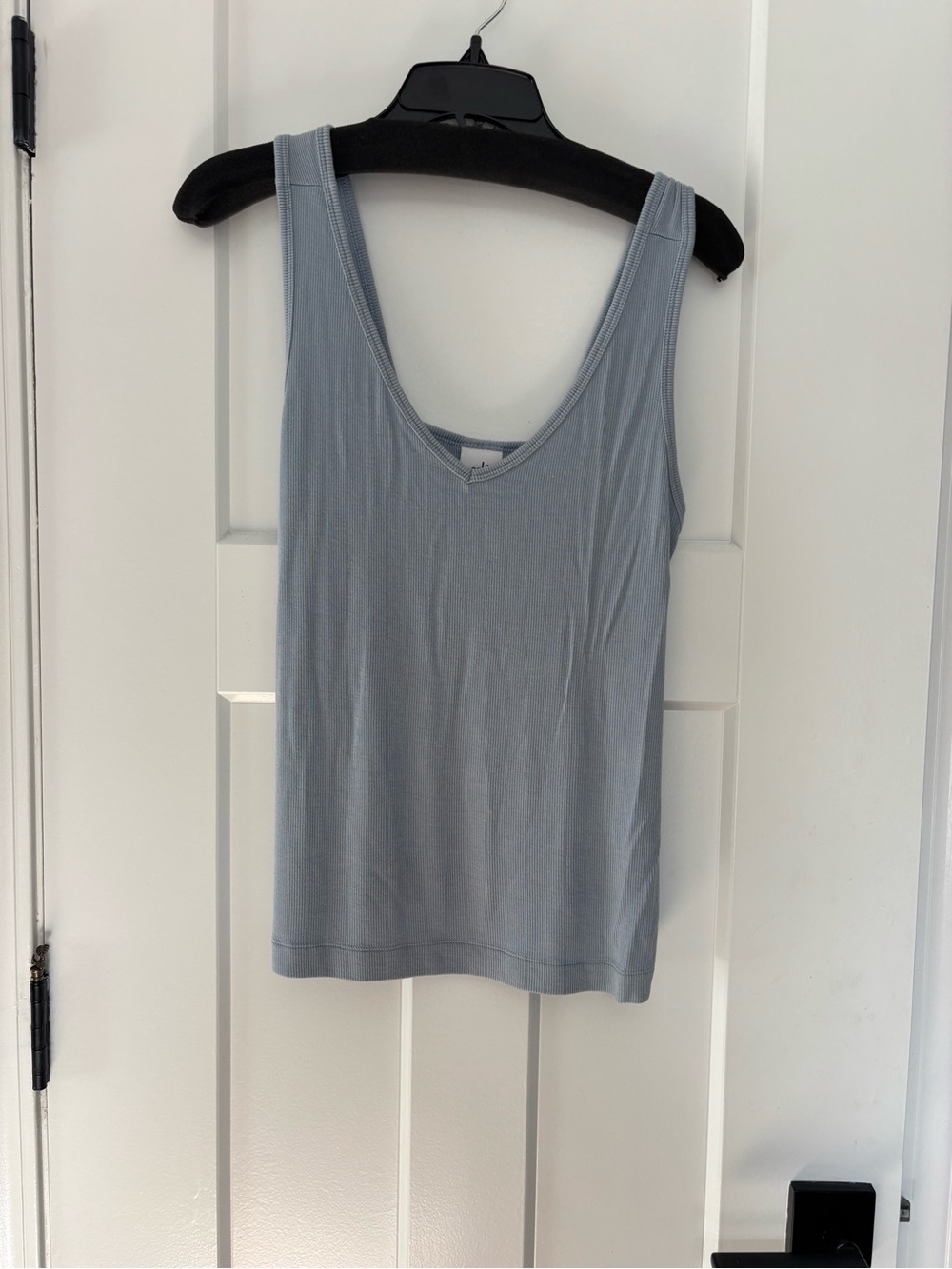 Light Blue V-Neck rubbed Tank Top - Brand: cabi 6351